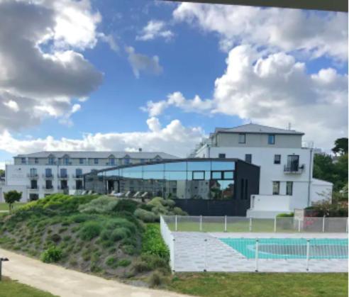 Appartement Devant La Plage Avec Piscine Concarneau Luaran gambar